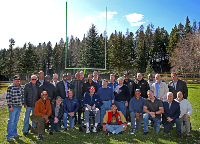 Front row, L-R: Carlton Williamson, Lindsy McLean (49ers trainer), Huey Lewis, Dwight Clark, Eddie Debartolo, Michael Zagaris (longtime 49ers photographer, seated), Carmen Policy, Ronnie Lott, Gary Plummer, Fred Formosa (former 49ers director of security), Kirk Reynolds (former 49ers PR man)Middle row, L-R:Rick Winters (friend of Clark’s), Paul Hackett (former 49ers assistant coach), Garrison Hearst, Eric Wright, Mike Wilson, Roger Craig, Dwight Hicks, John Faylor, Lawrence Pillers, Russ Francis, Guy McIntyre, Ron Ferrari, Harris Barton Third row, L-R: Dwayne Board, Dr. Ken Kenyhercz, Charles Haley, Kirk Scrafford, Kevin Gogan